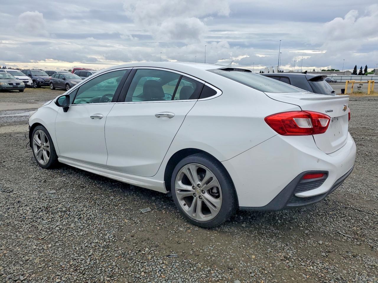2016 CHEVROLET CRUZE PREMIER photo 3