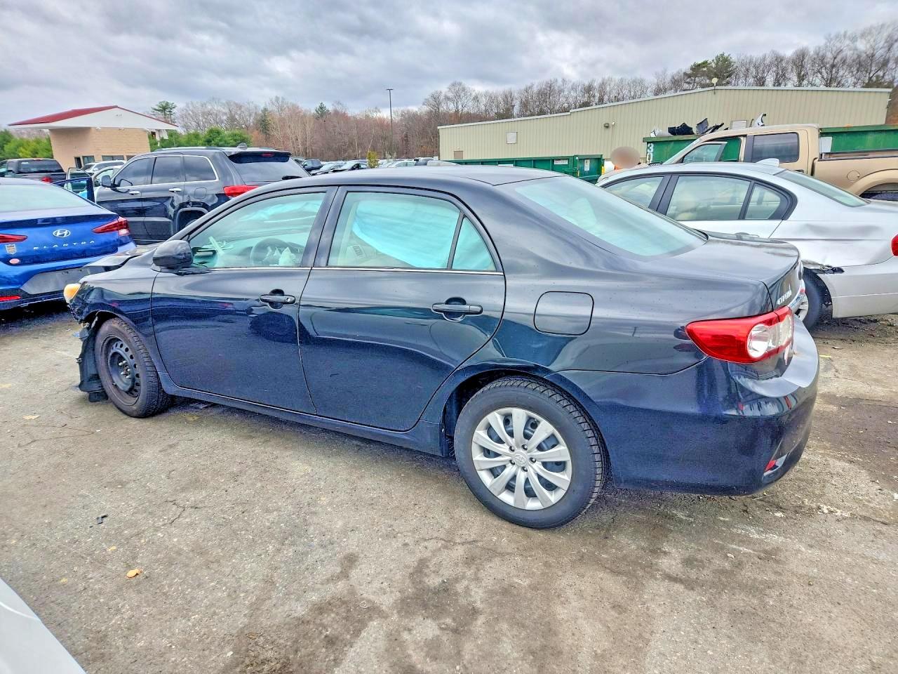 2013 TOYOTA COROLLA LE photo 4