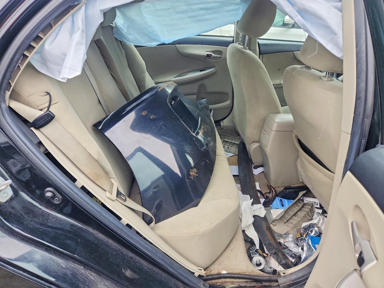 2013 TOYOTA COROLLA LE photo 28