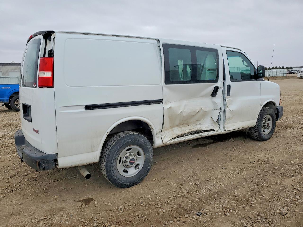 2014 GMC SAVANA G3500 photo 3