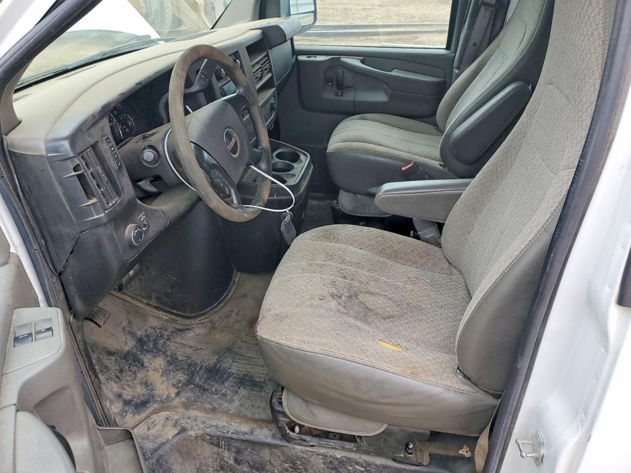 2014 GMC SAVANA G3500 photo 7