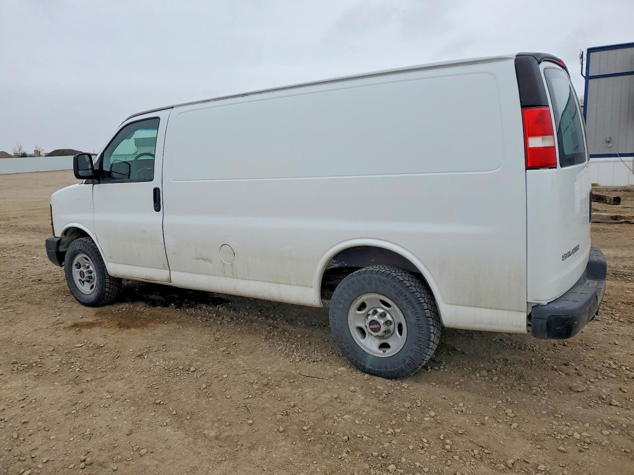 2014 GMC SAVANA G3500 photo 2