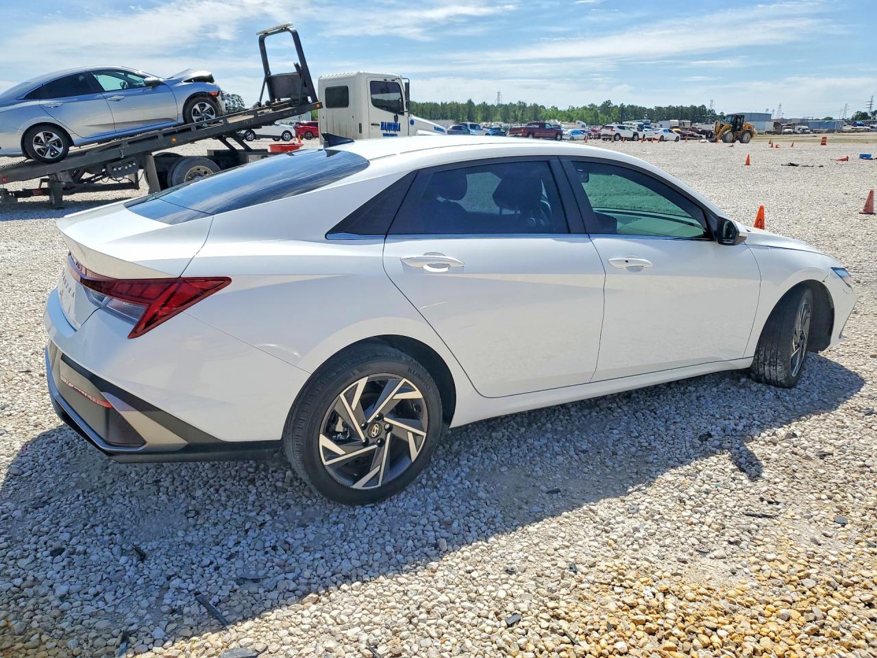 2024 HYUNDAI ELANTRA SEL photo 5