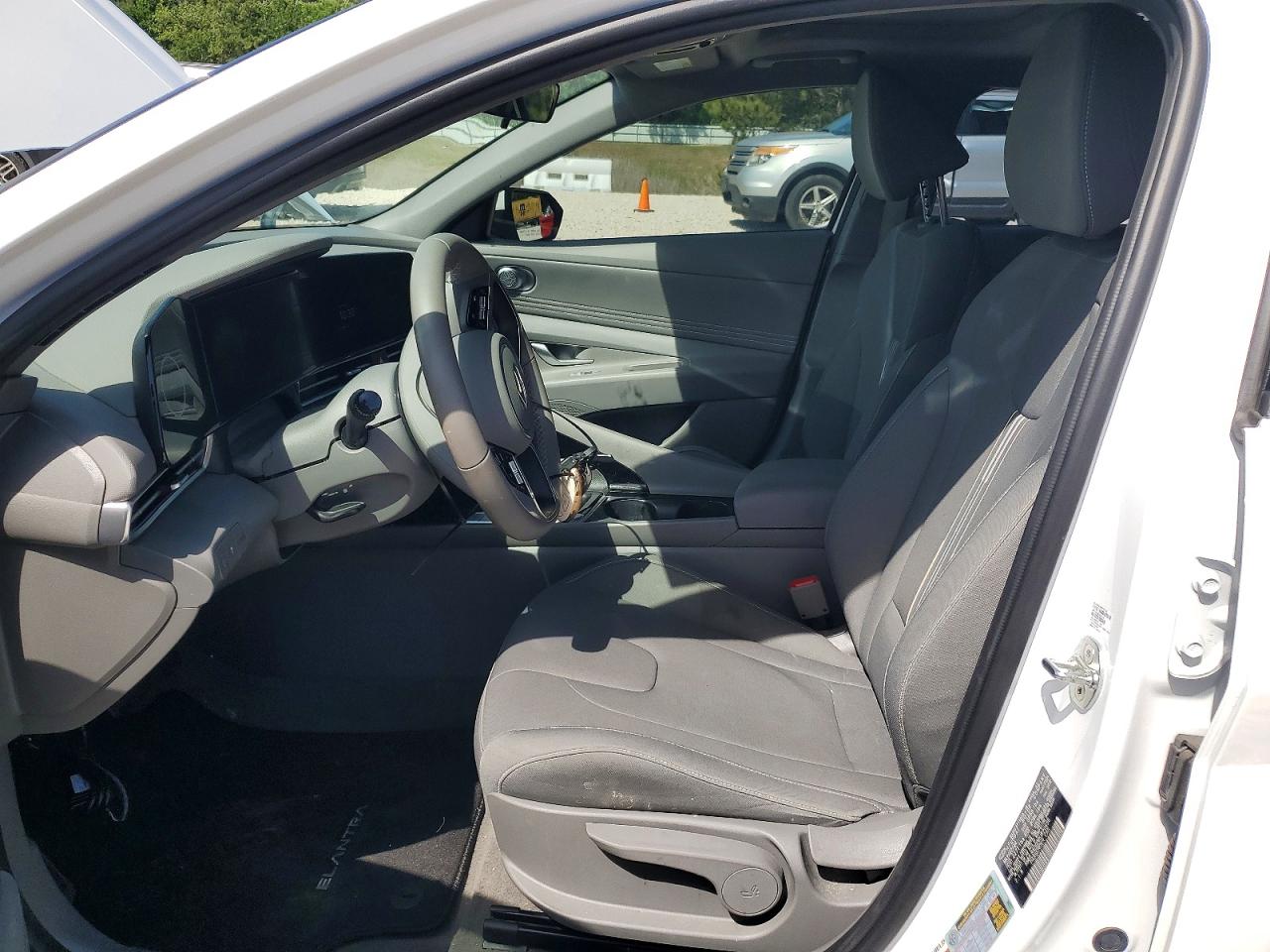 2024 HYUNDAI ELANTRA SEL photo 13