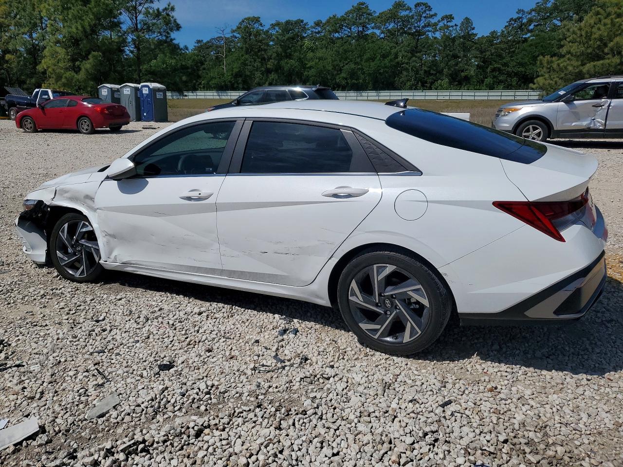 2024 HYUNDAI ELANTRA SEL photo 3