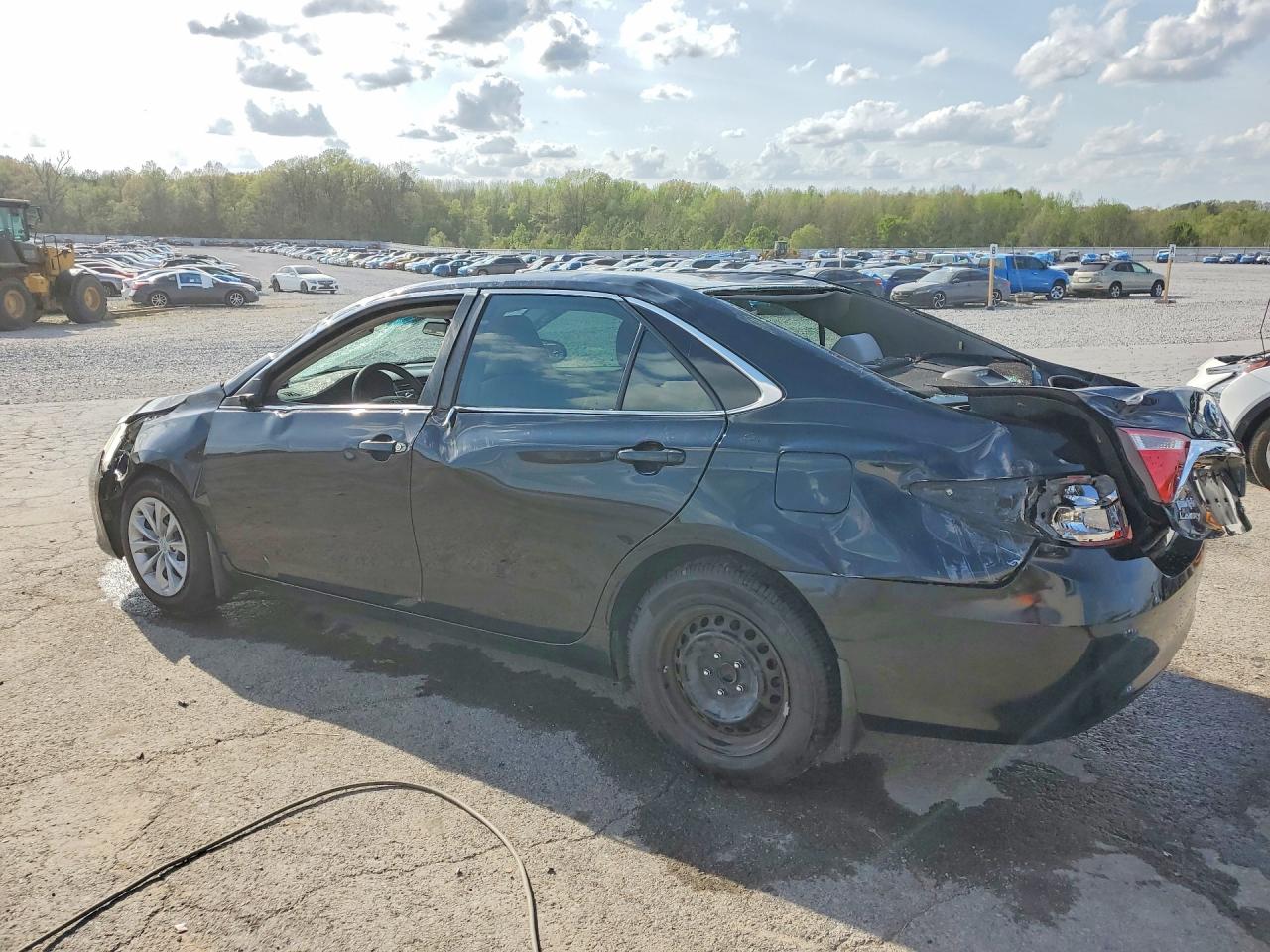 2016 TOYOTA CAMRY LE photo 3