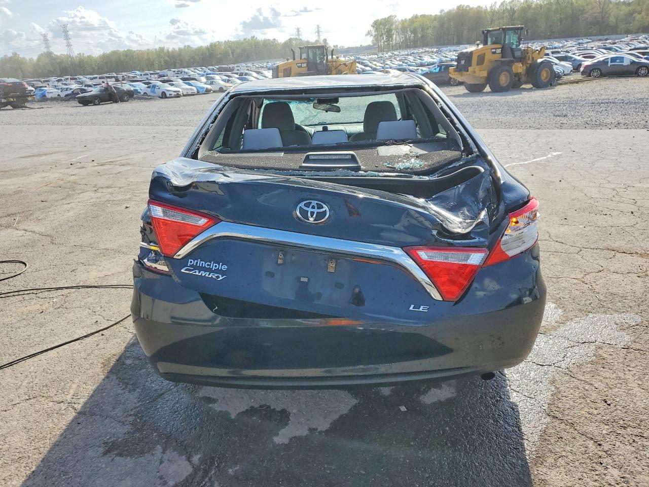 2016 TOYOTA CAMRY LE photo 11