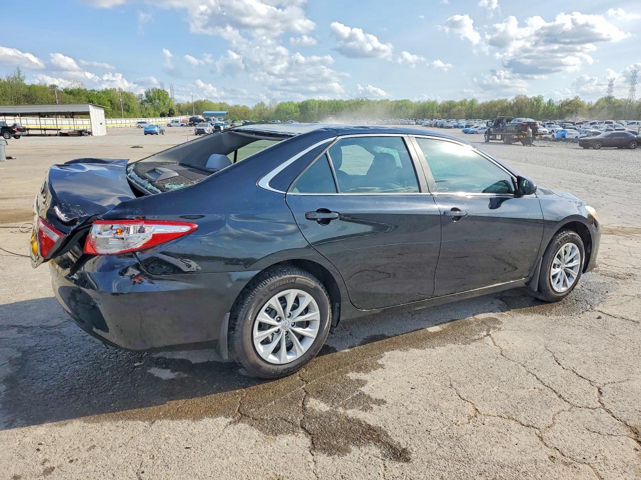 2016 TOYOTA CAMRY LE photo 5