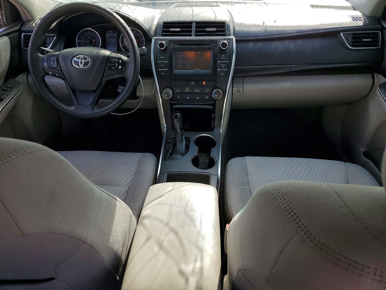 2016 TOYOTA CAMRY LE photo 15