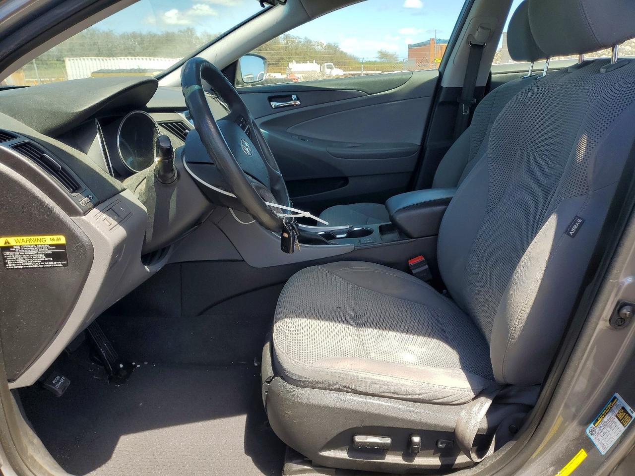 2014 HYUNDAI SONATA GLS photo 13