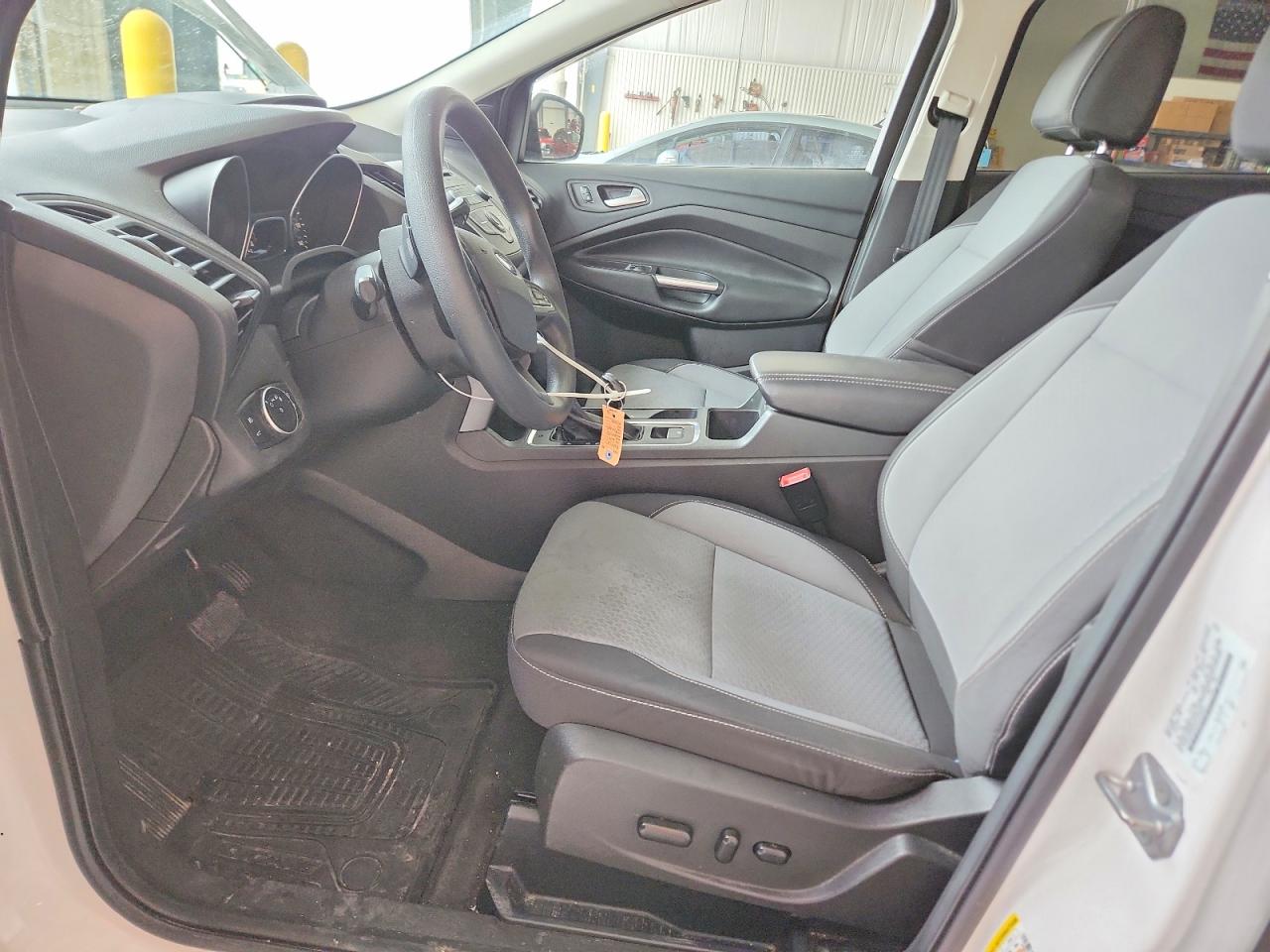 2017 FORD ESCAPE SE photo 19