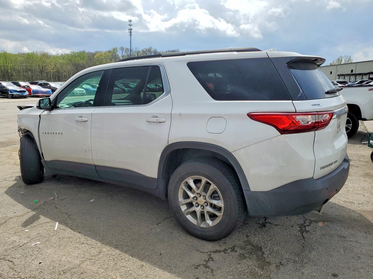 2019 CHEVROLET TRAVERSE LT photo 4