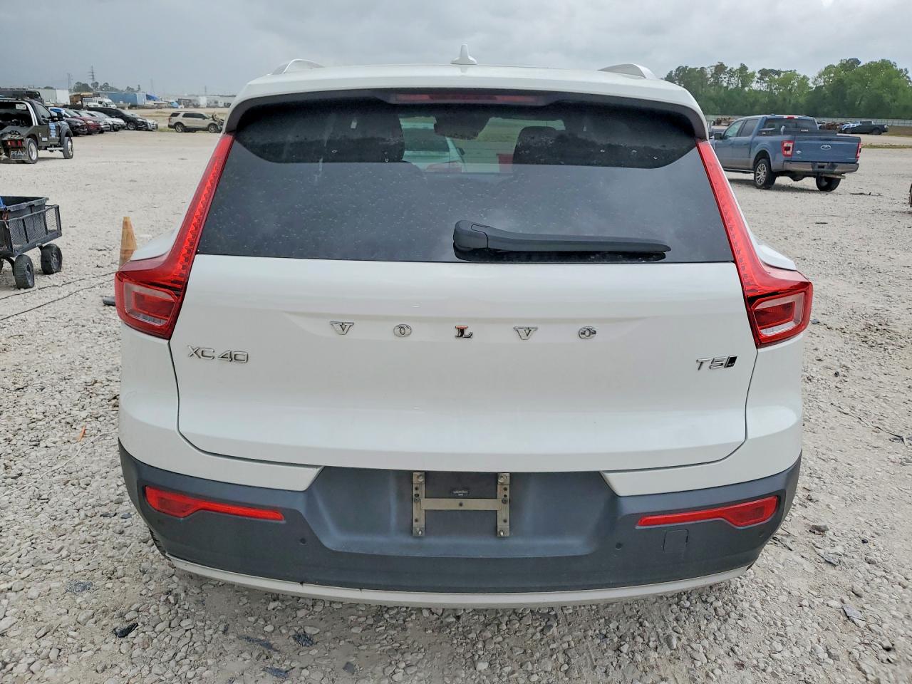 2019 VOLVO XC40 T5 MOMENTUM photo 11