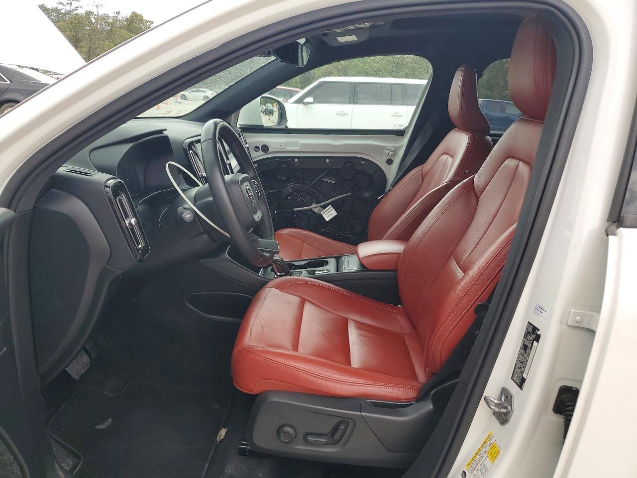 2019 VOLVO XC40 T5 MOMENTUM photo 13