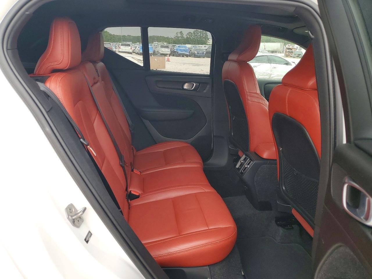 2019 VOLVO XC40 T5 MOMENTUM photo 21
