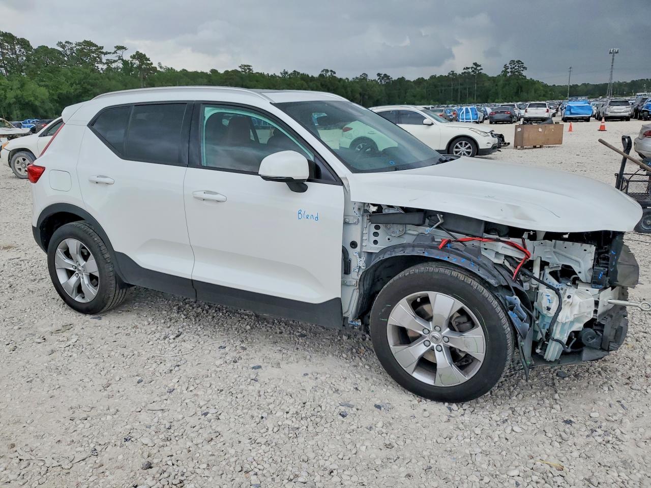 2019 VOLVO XC40 T5 MOMENTUM photo 7
