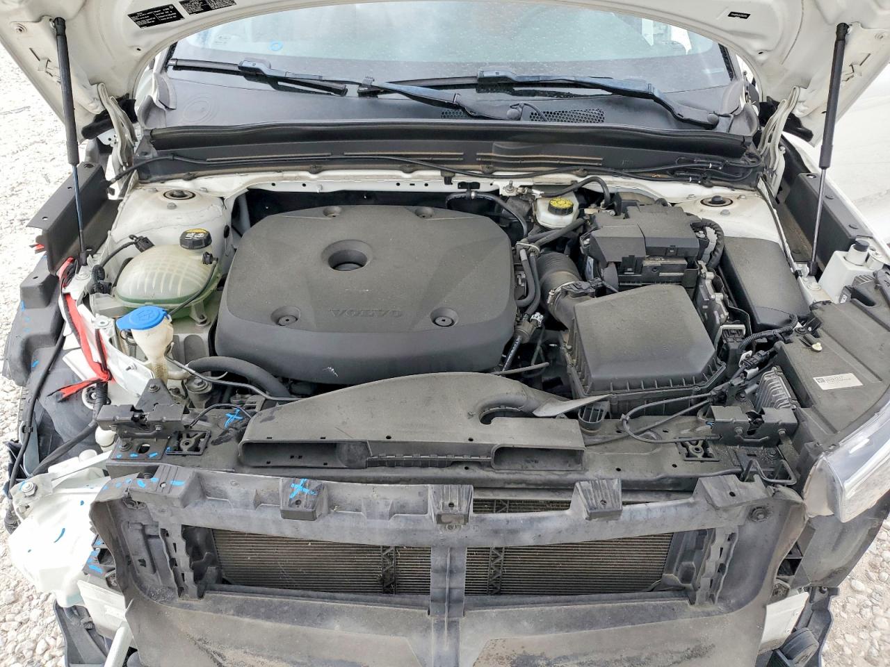 2019 VOLVO XC40 T5 MOMENTUM photo 23