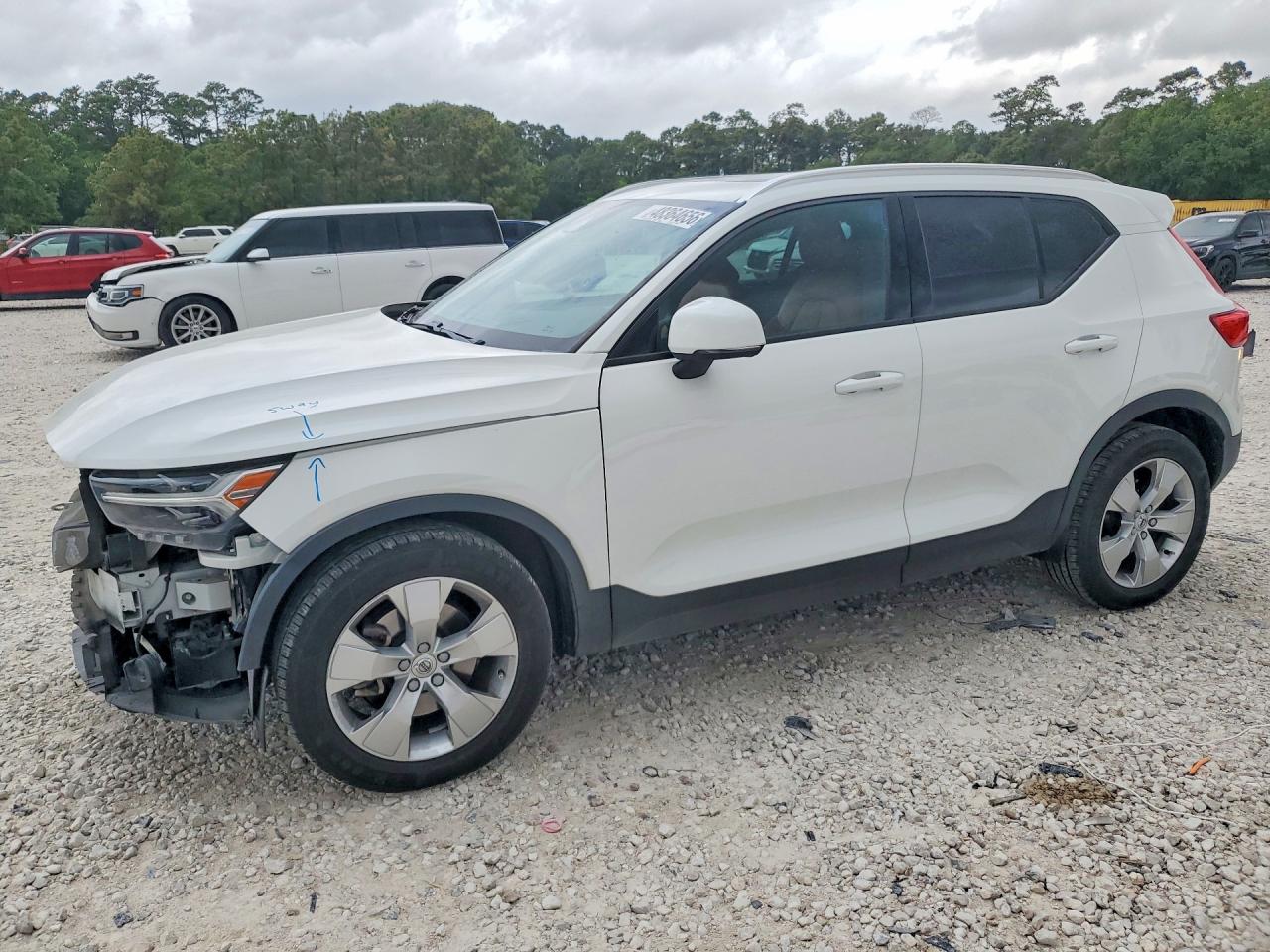 2019 VOLVO XC40