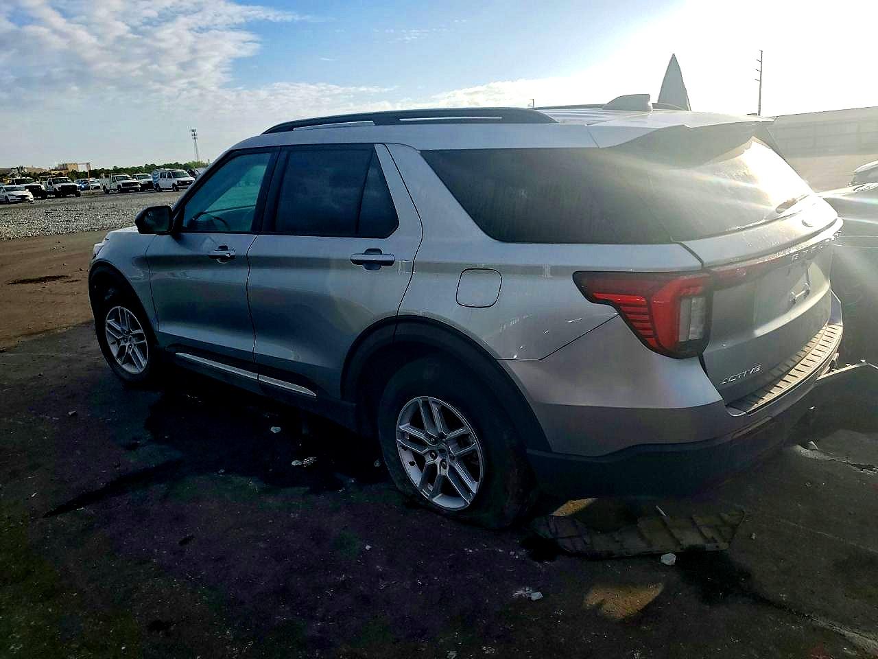 2025 FORD EXPLORER ACTIVE photo 2
