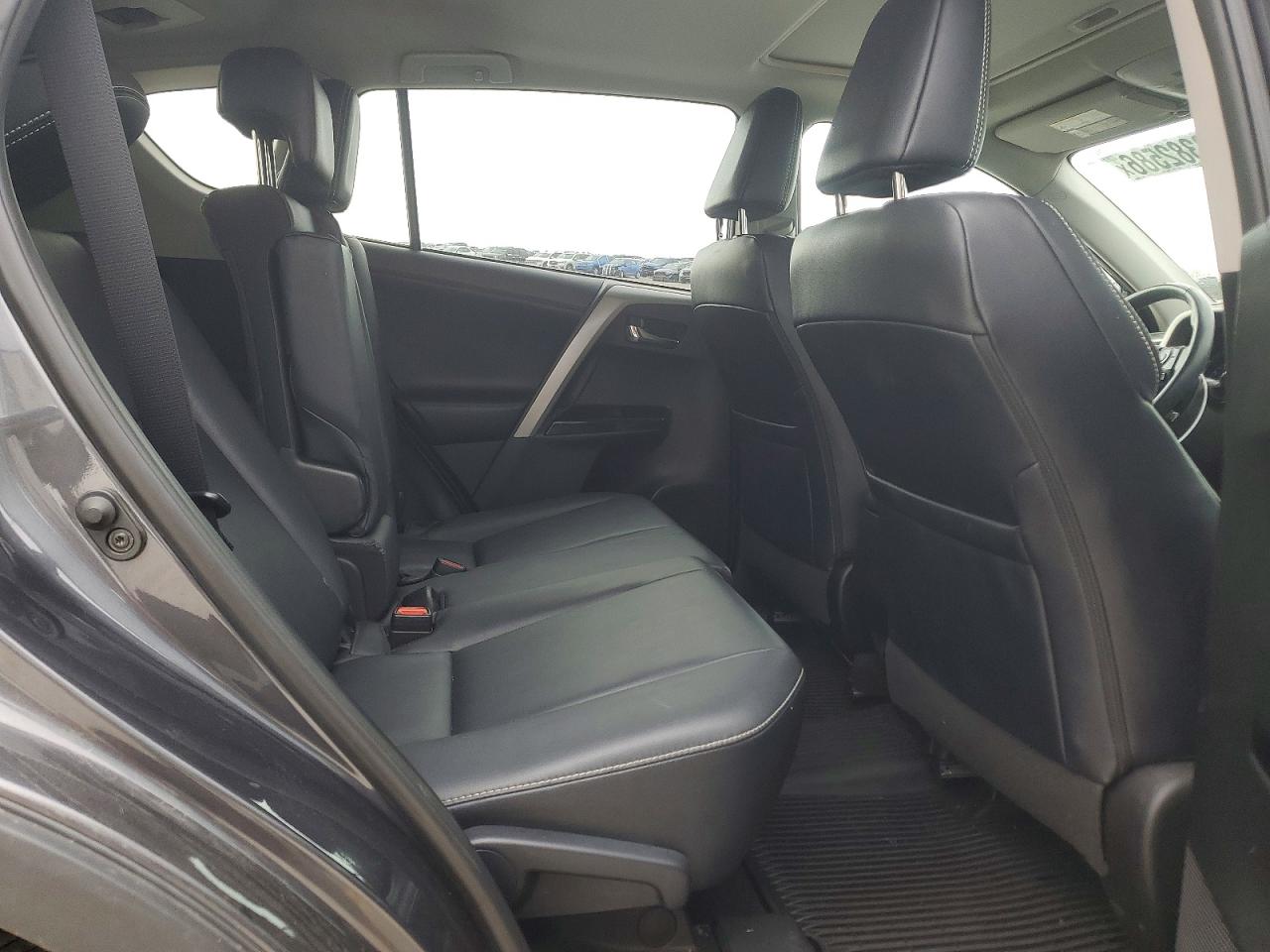 2017 TOYOTA RAV4 LIMITED photo 31