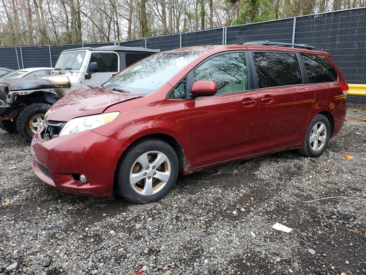 2014 TOYOTA SIENNA