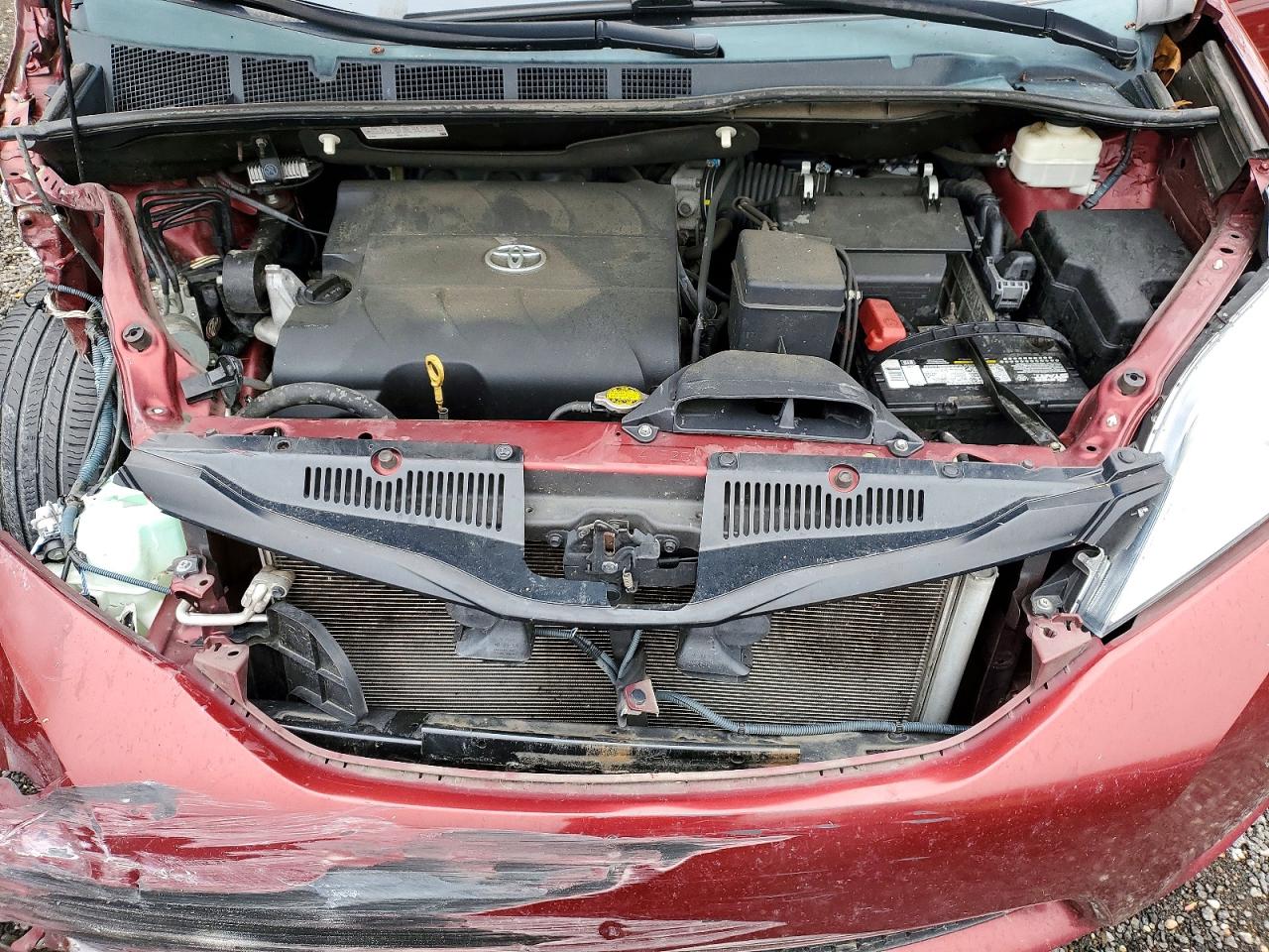2014 TOYOTA SIENNA LE 8-PASSENGER photo 23