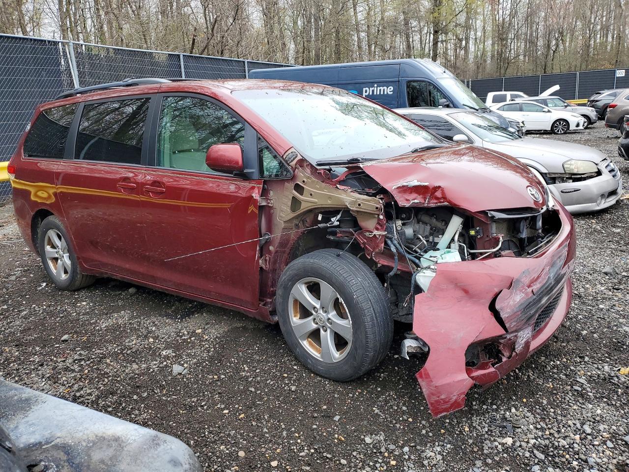 2014 TOYOTA SIENNA LE 8-PASSENGER photo 7