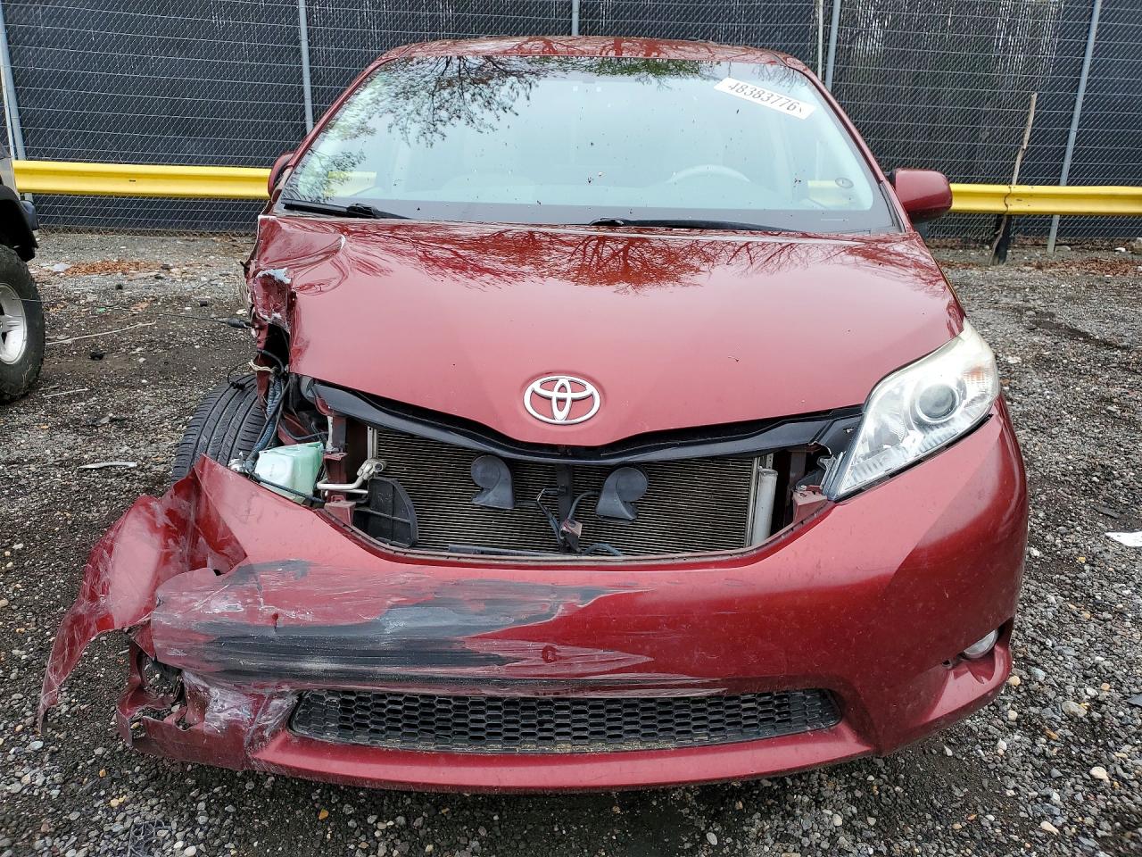 2014 TOYOTA SIENNA LE 8-PASSENGER photo 9