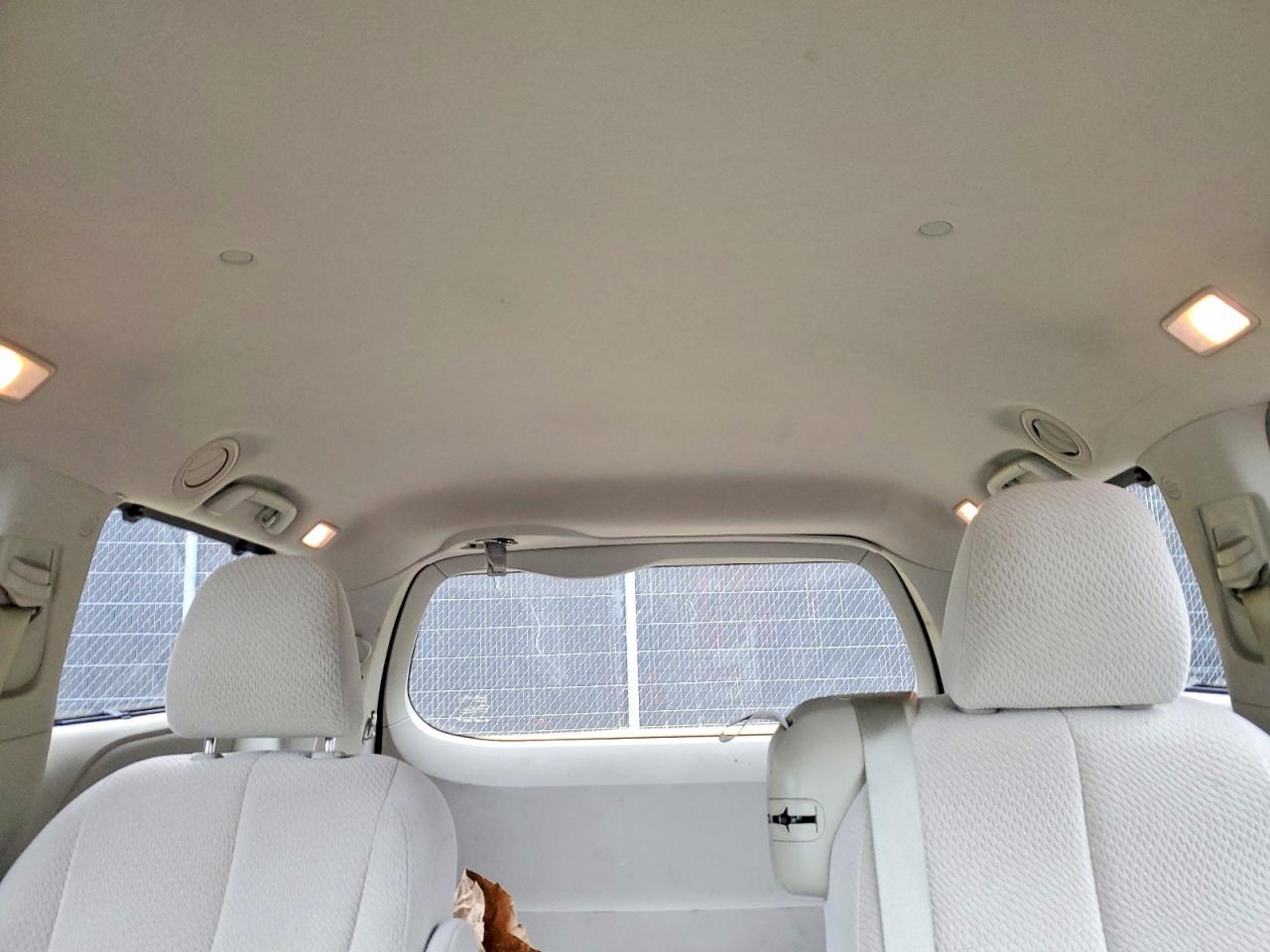 2014 TOYOTA SIENNA LE 8-PASSENGER photo 19