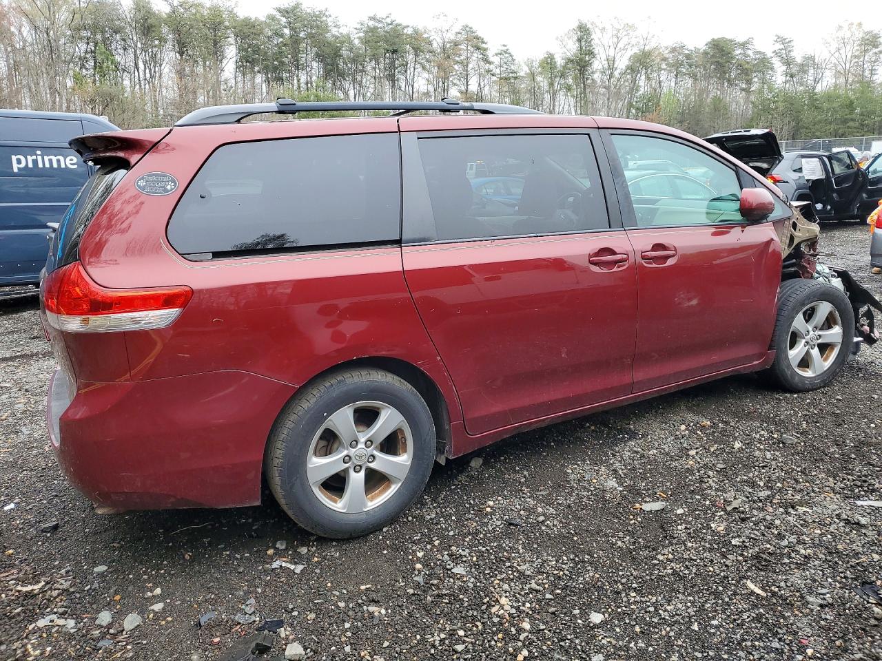 2014 TOYOTA SIENNA LE 8-PASSENGER photo 5
