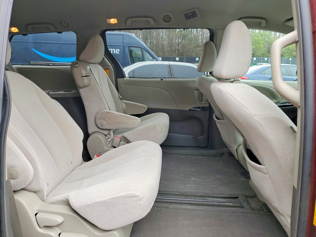 2014 TOYOTA SIENNA LE 8-PASSENGER photo 21