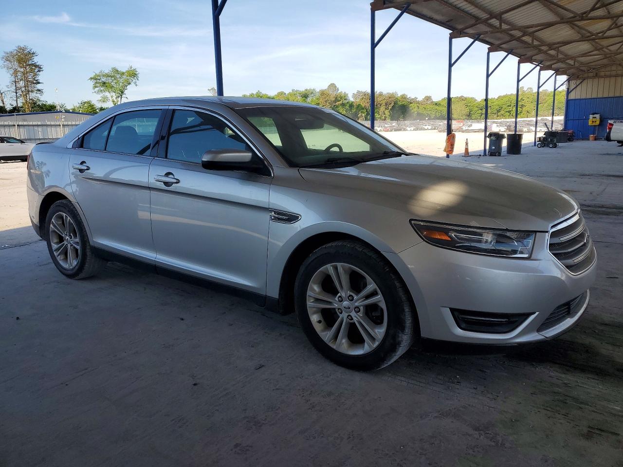 2015 FORD TAURUS SEL photo 10