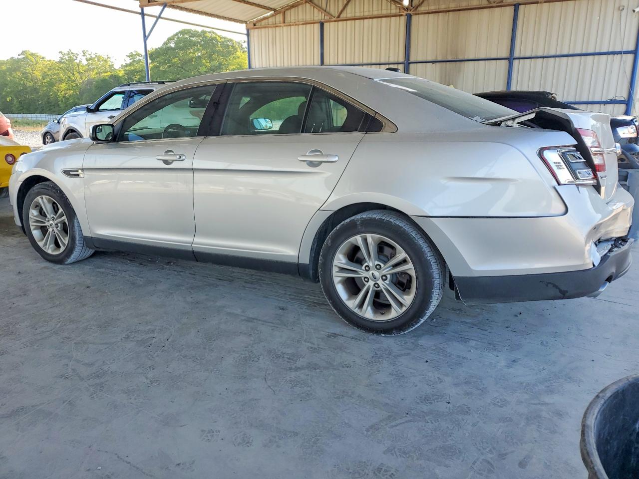 2015 FORD TAURUS SEL photo 4