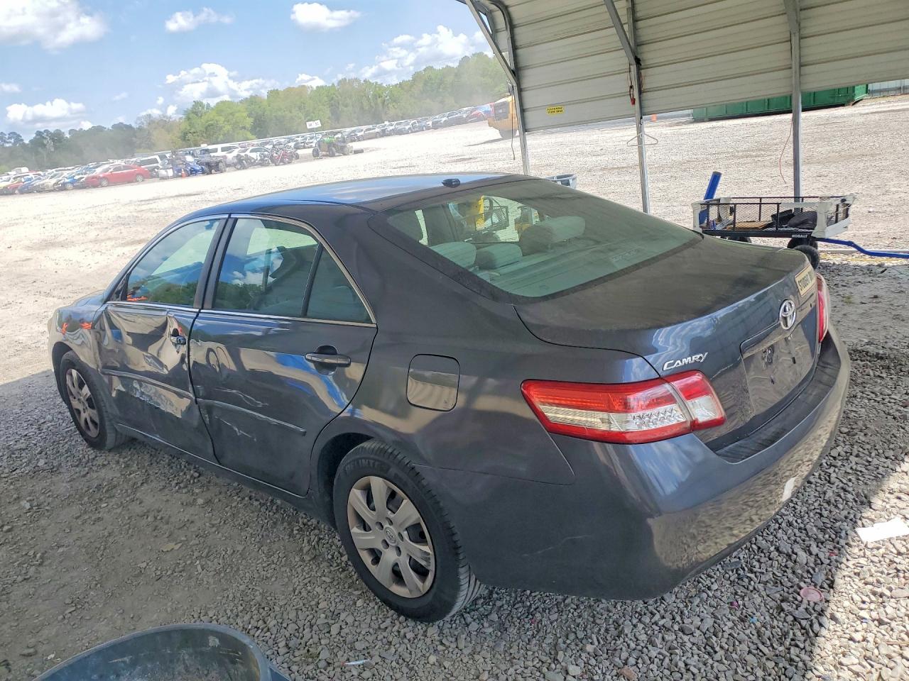 2010 TOYOTA CAMRY LE photo 3