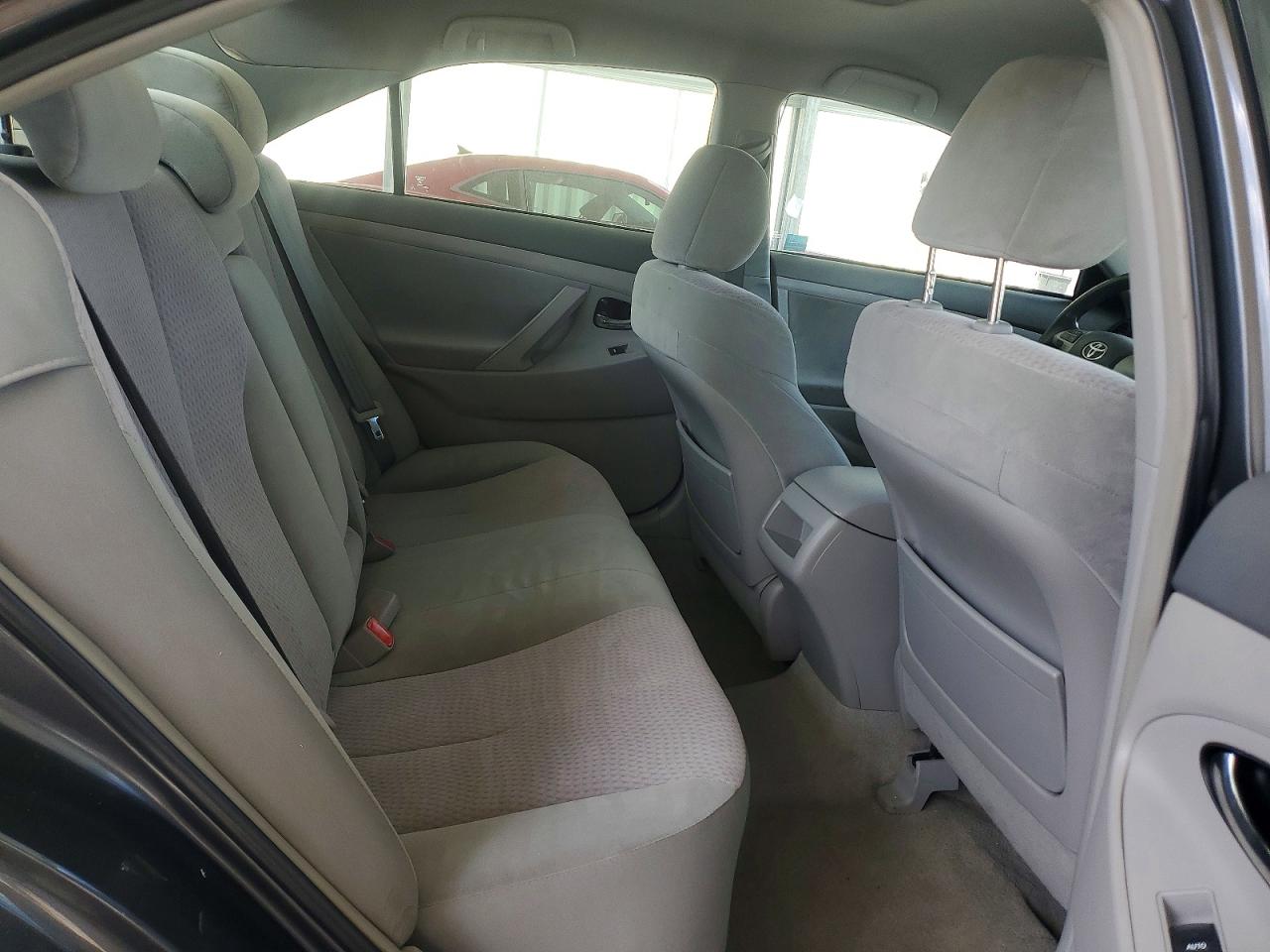 2010 TOYOTA CAMRY LE photo 19