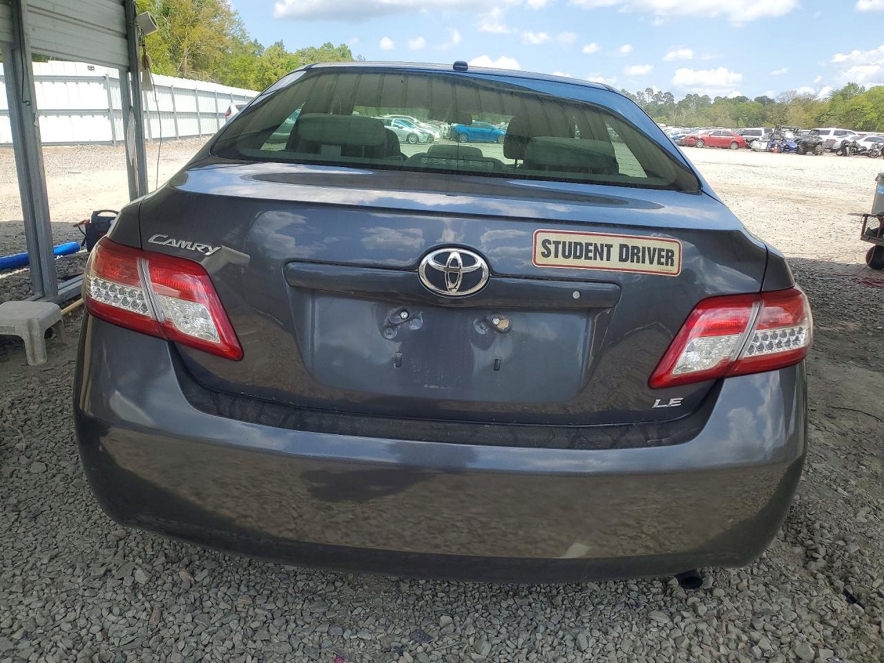 2010 TOYOTA CAMRY LE photo 11