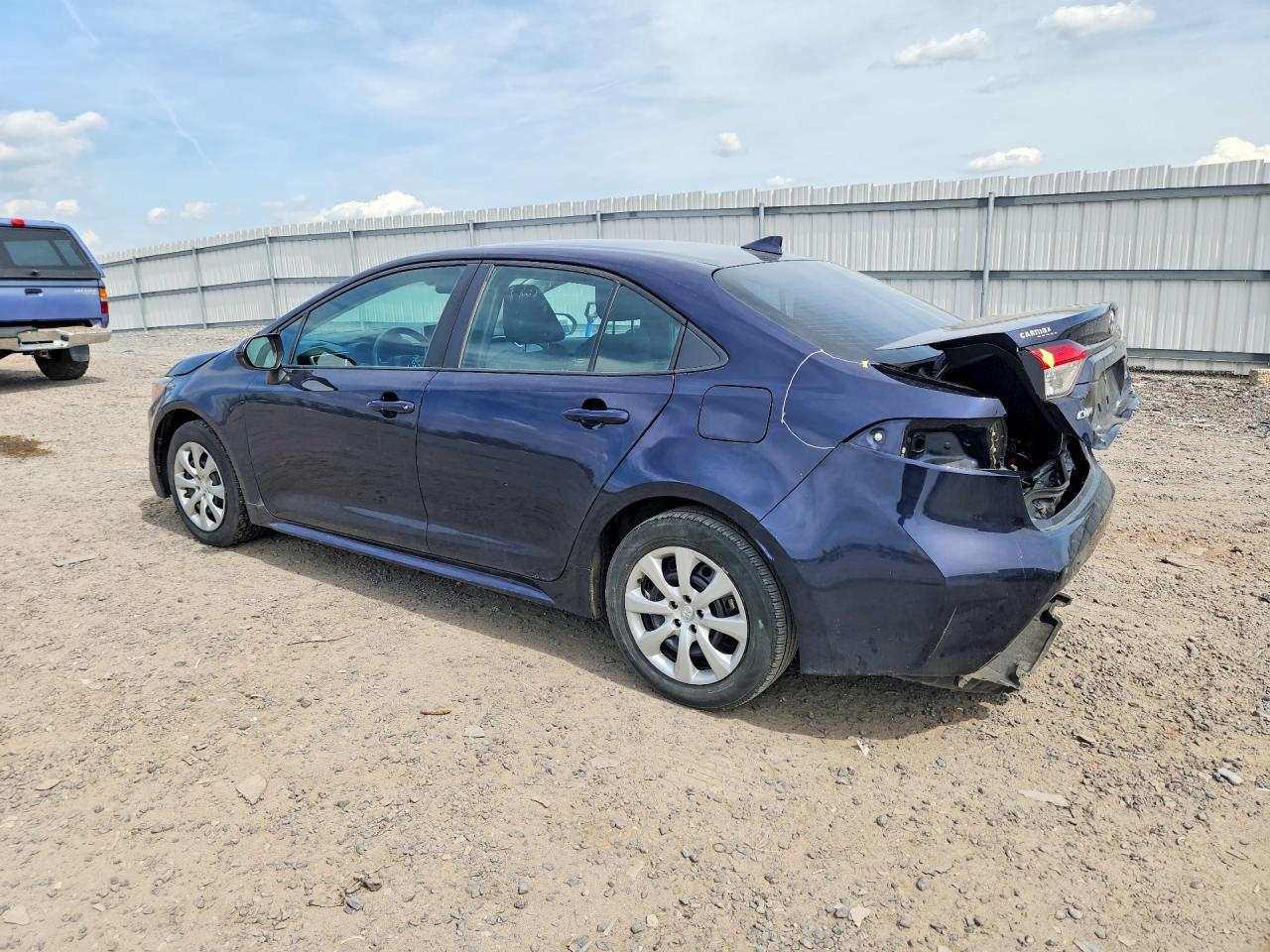 2021 TOYOTA COROLLA LE photo 3