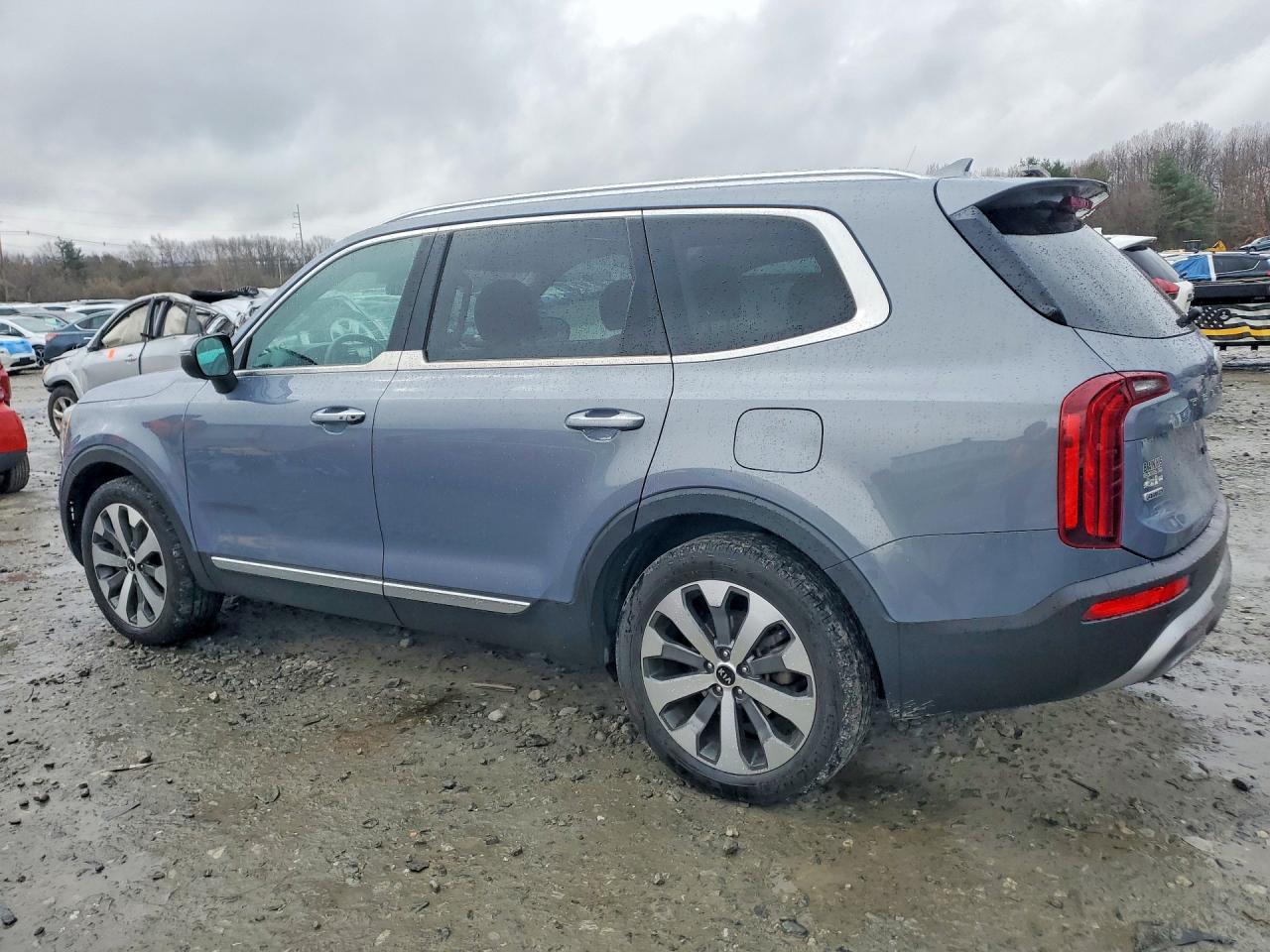 2021 KIA TELLURIDE S photo 3