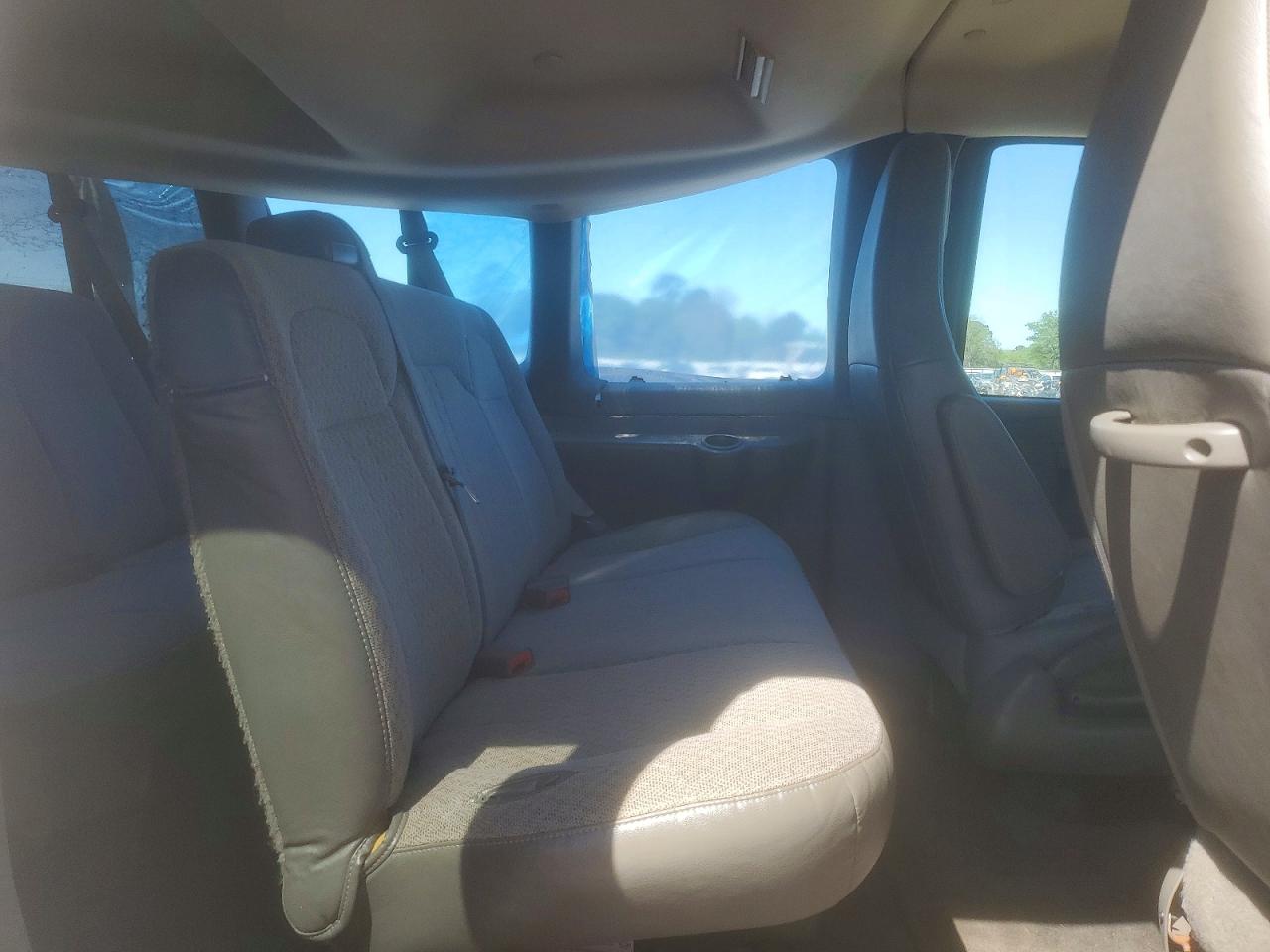 2017 CHEVROLET EXPRESS G3500 LT photo 21
