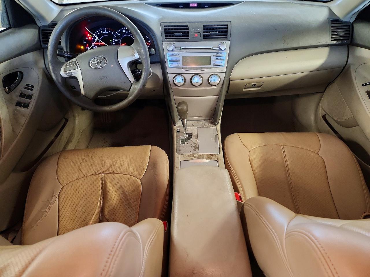 2011 TOYOTA CAMRY LE photo 15