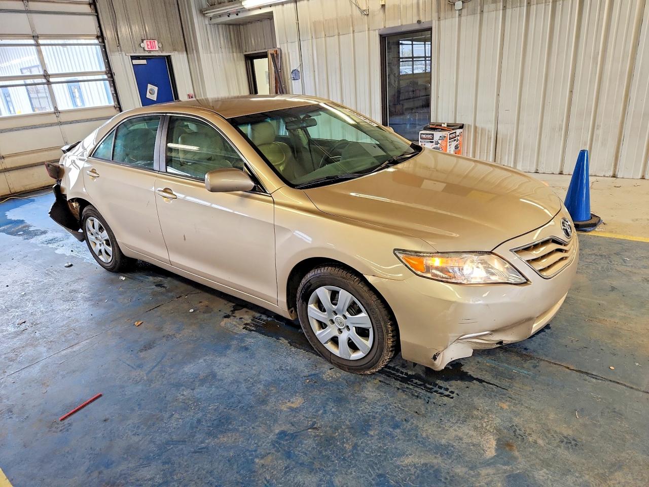 2011 TOYOTA CAMRY LE photo 7