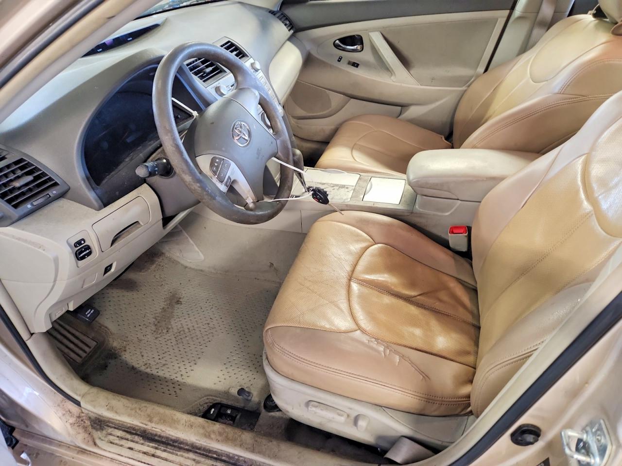 2011 TOYOTA CAMRY LE photo 13