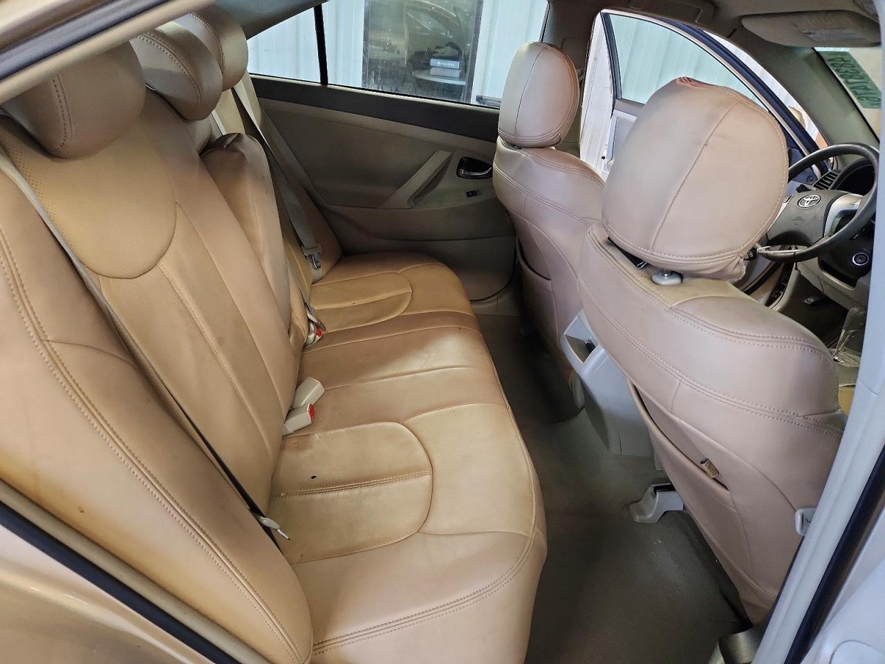 2011 TOYOTA CAMRY LE photo 19