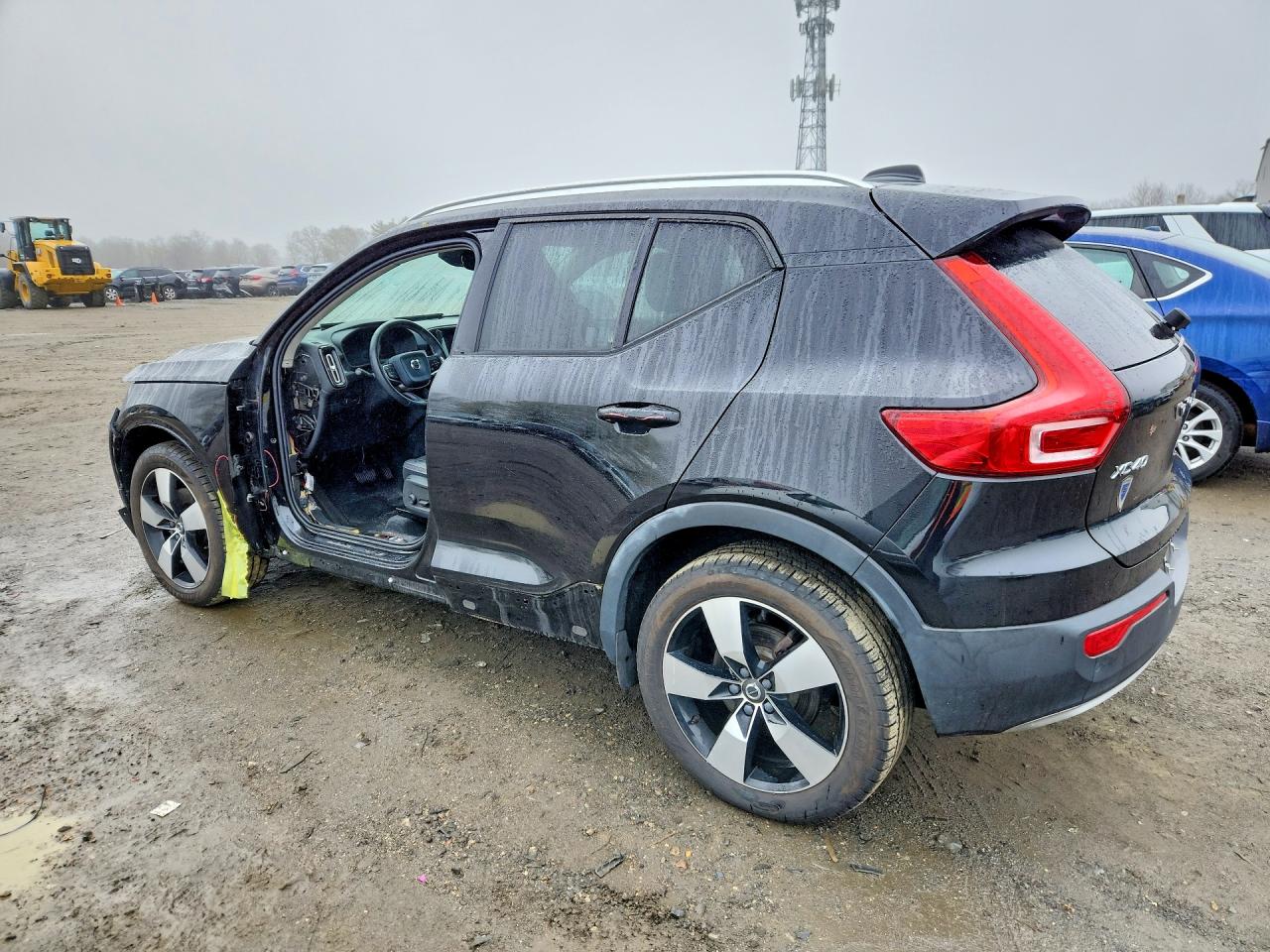 2020 VOLVO XC40 T5 MOMENTUM photo 3