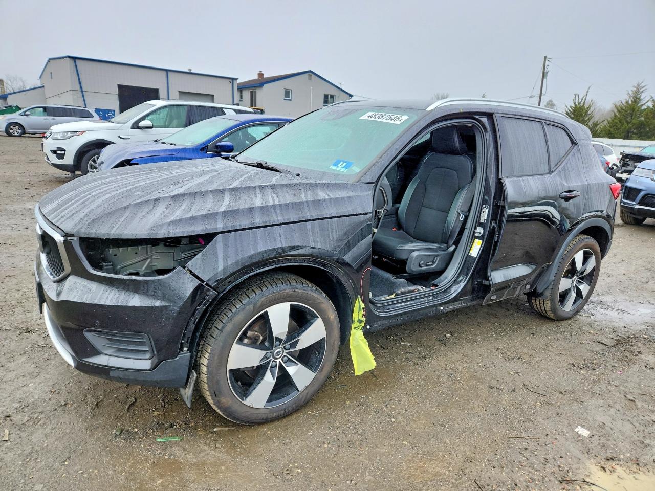 2020 VOLVO XC40