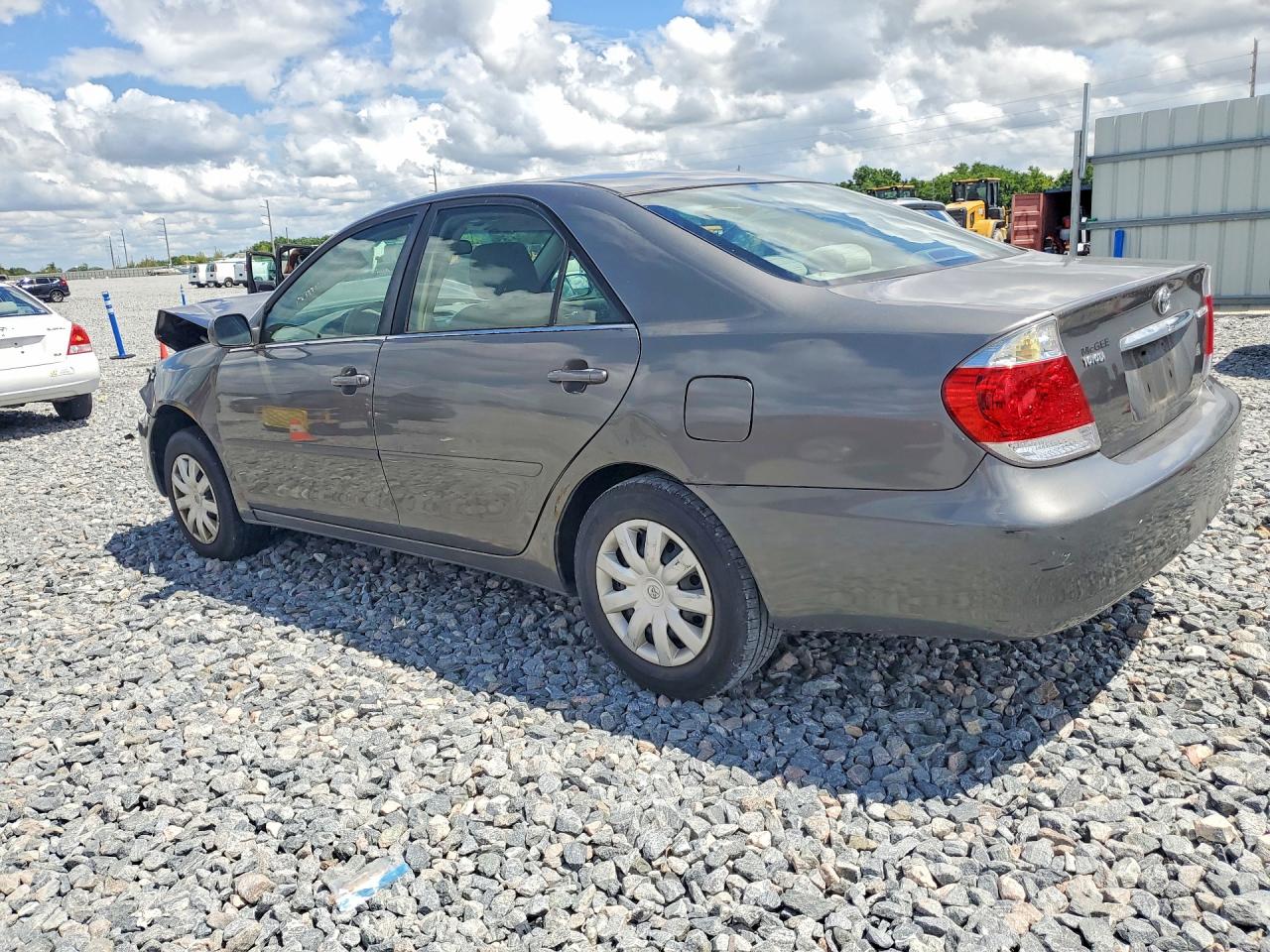 2006 TOYOTA CAMRY LE photo 3