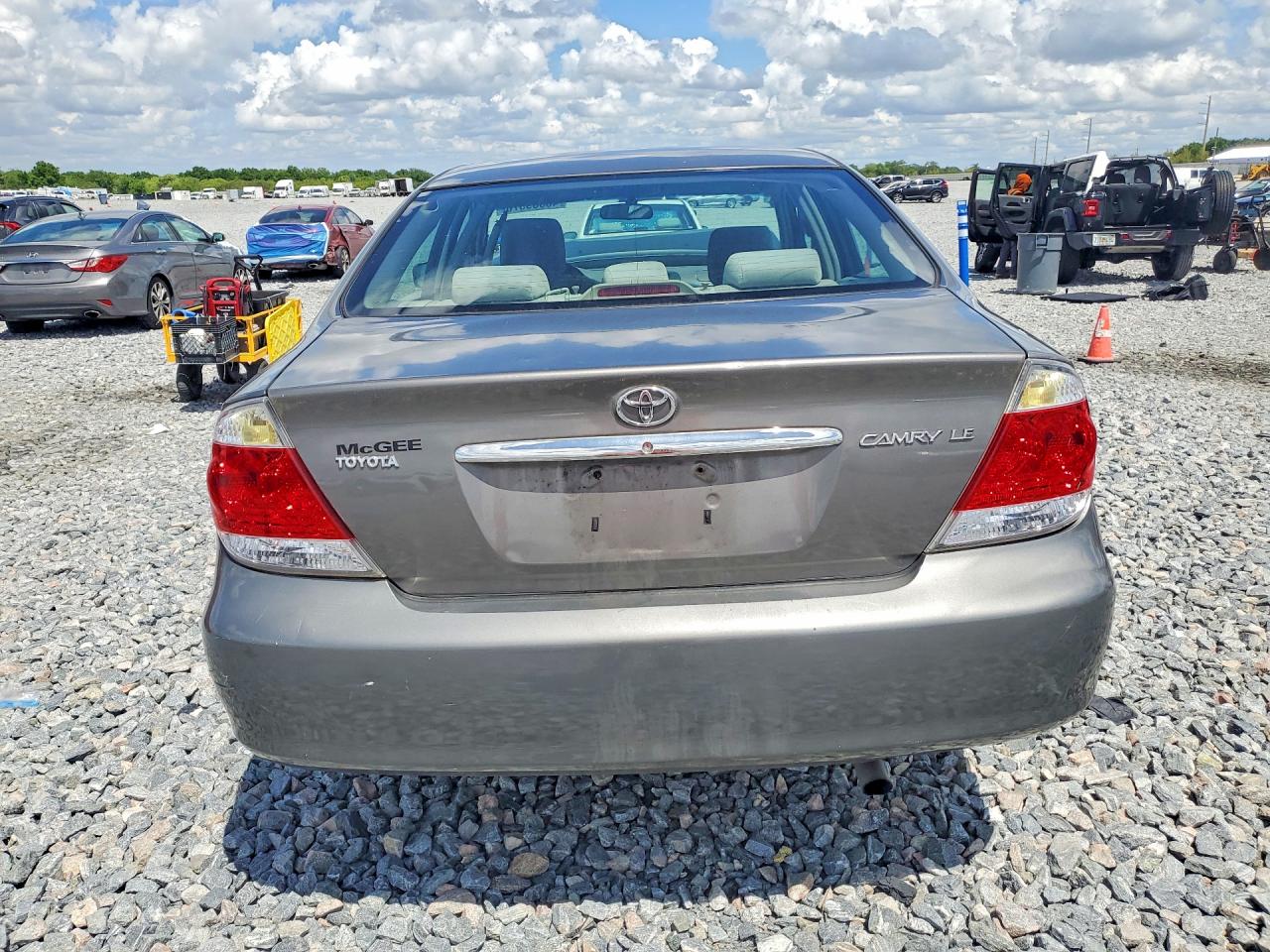 2006 TOYOTA CAMRY LE photo 11