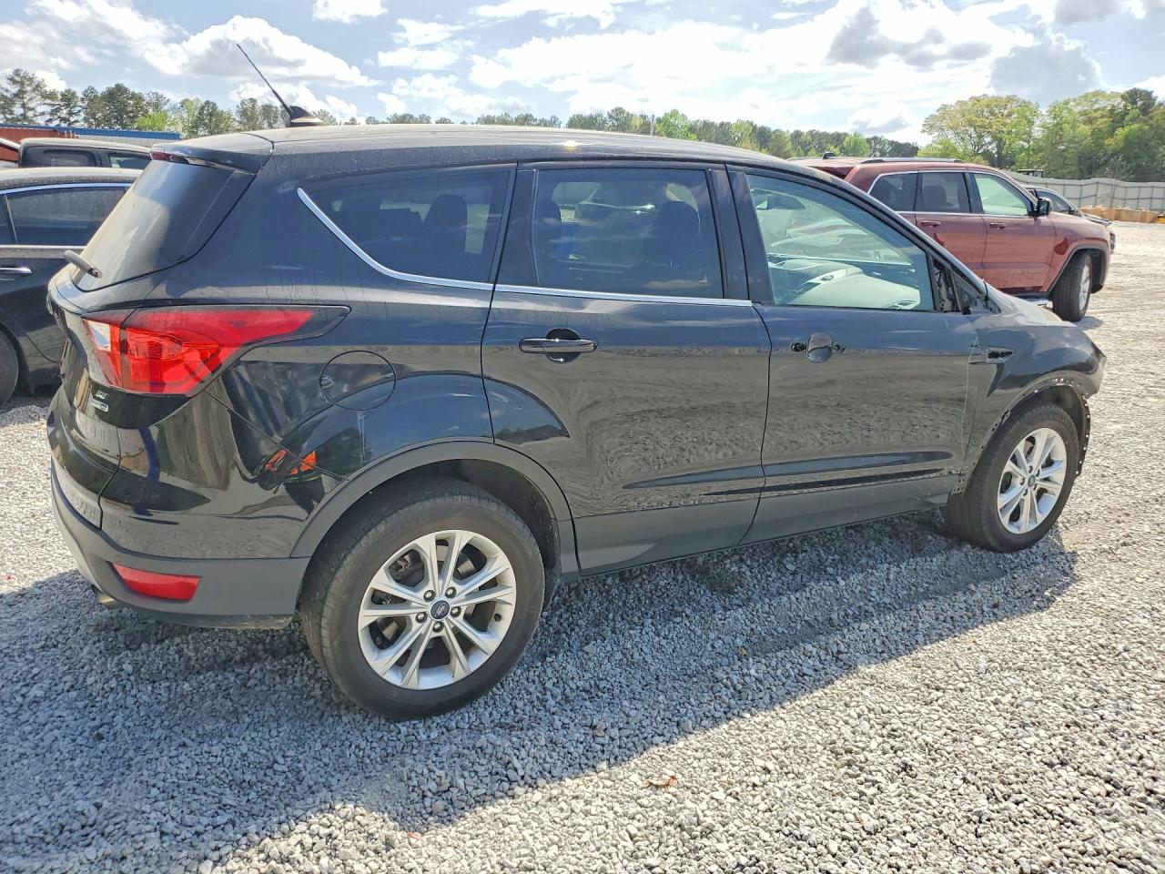 2019 FORD ESCAPE SE photo 5