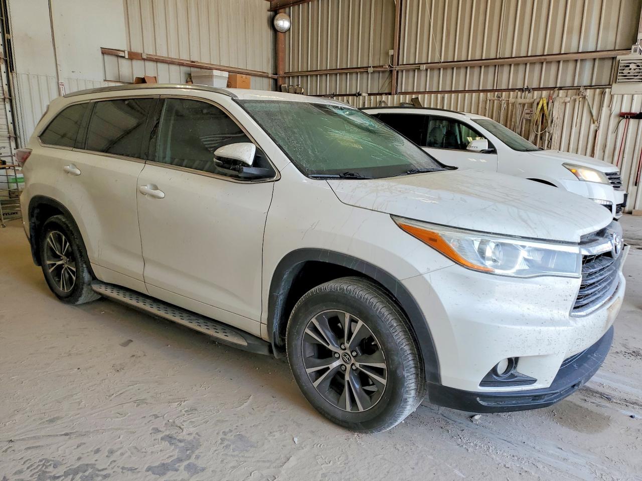 2016 TOYOTA HIGHLANDER XLE photo 10