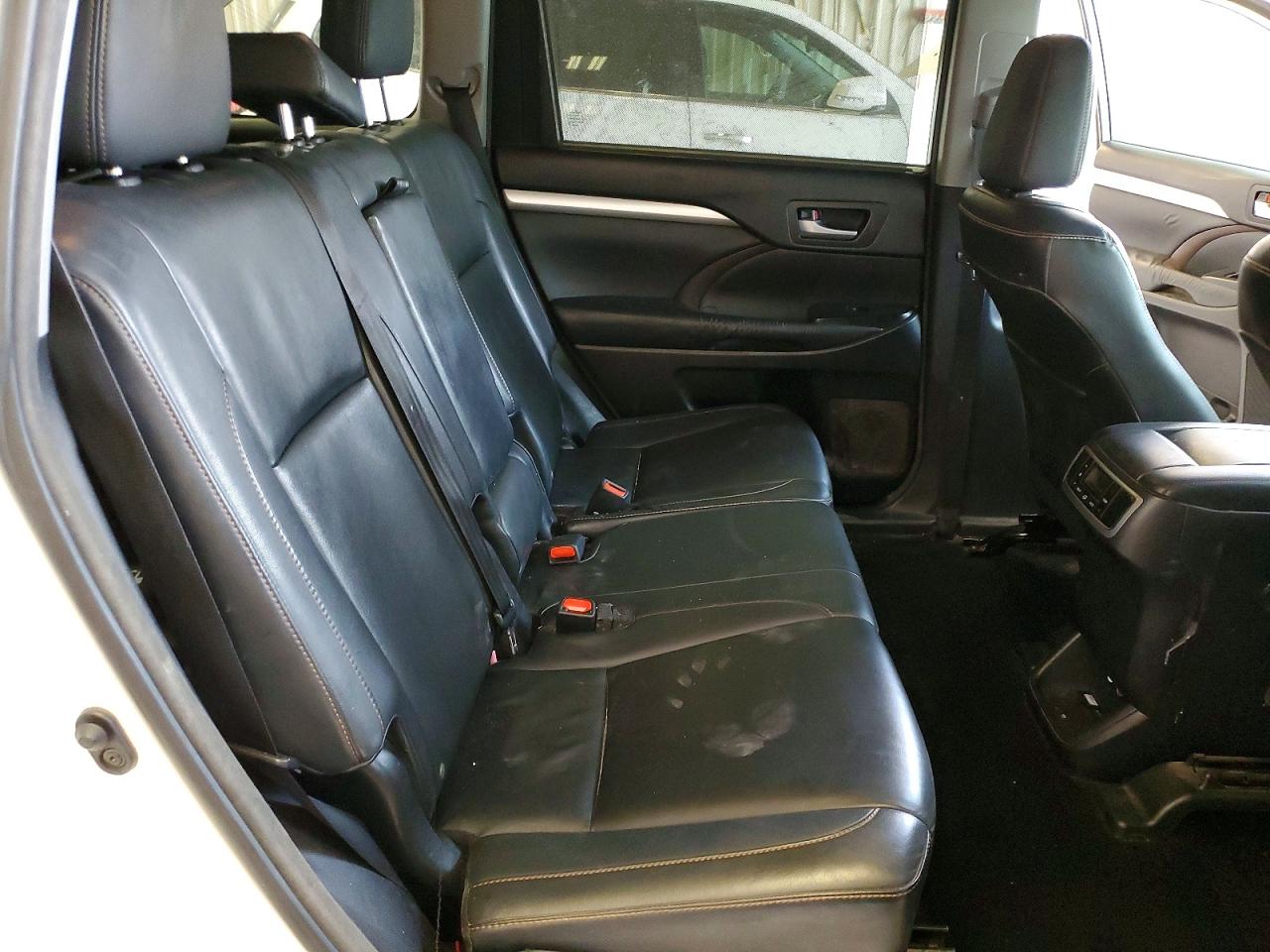 2016 TOYOTA HIGHLANDER XLE photo 31